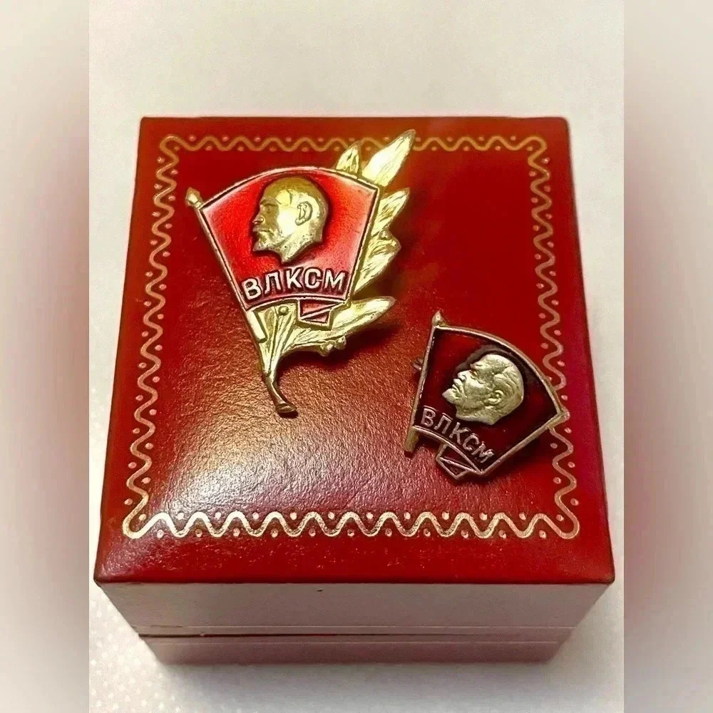 โจVintage pins from USSR , ะะะะกะ pins , used by students in colleges โจ